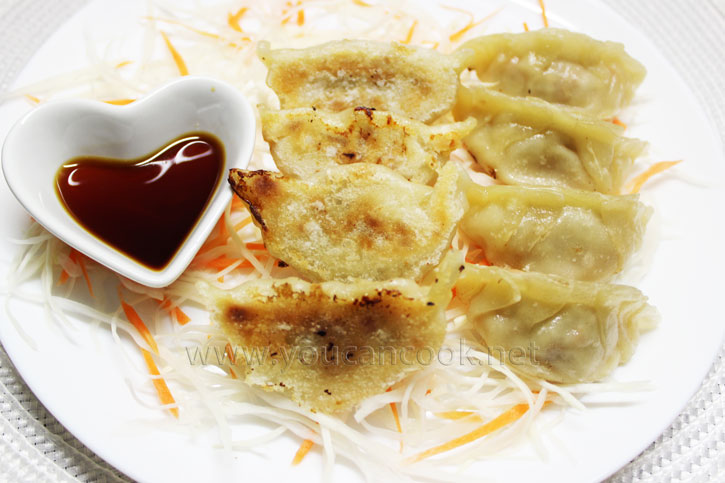 Gyoza Rezept - Japanische gefüllte Teigtaschen