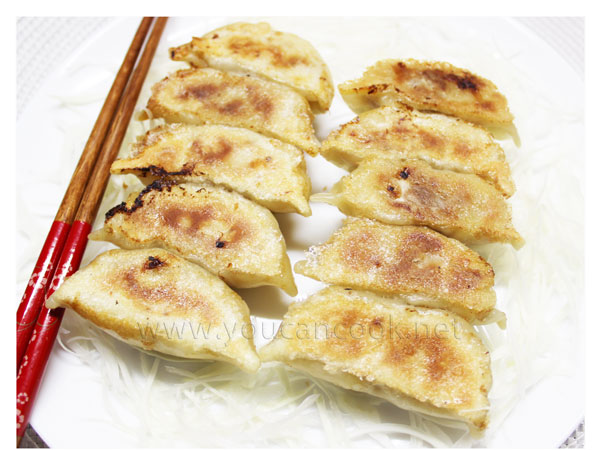 Gyoza Rezept - Japanische gefüllte Teigtaschen1