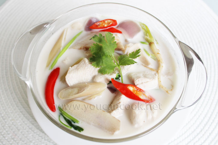 Tom Kha Gai Suppe Rezept - Köstliche Hähnchensuppe mit Kokosmilch